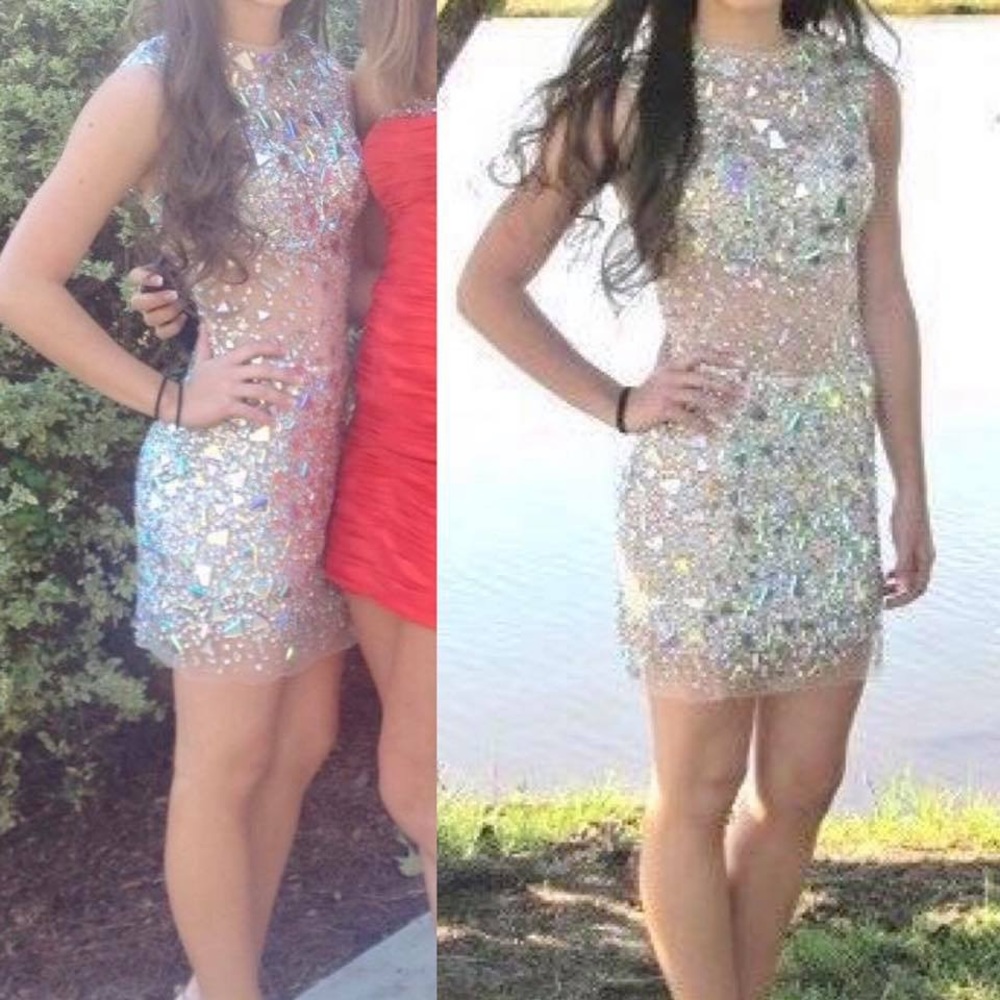 Homecoming or appearance dress.